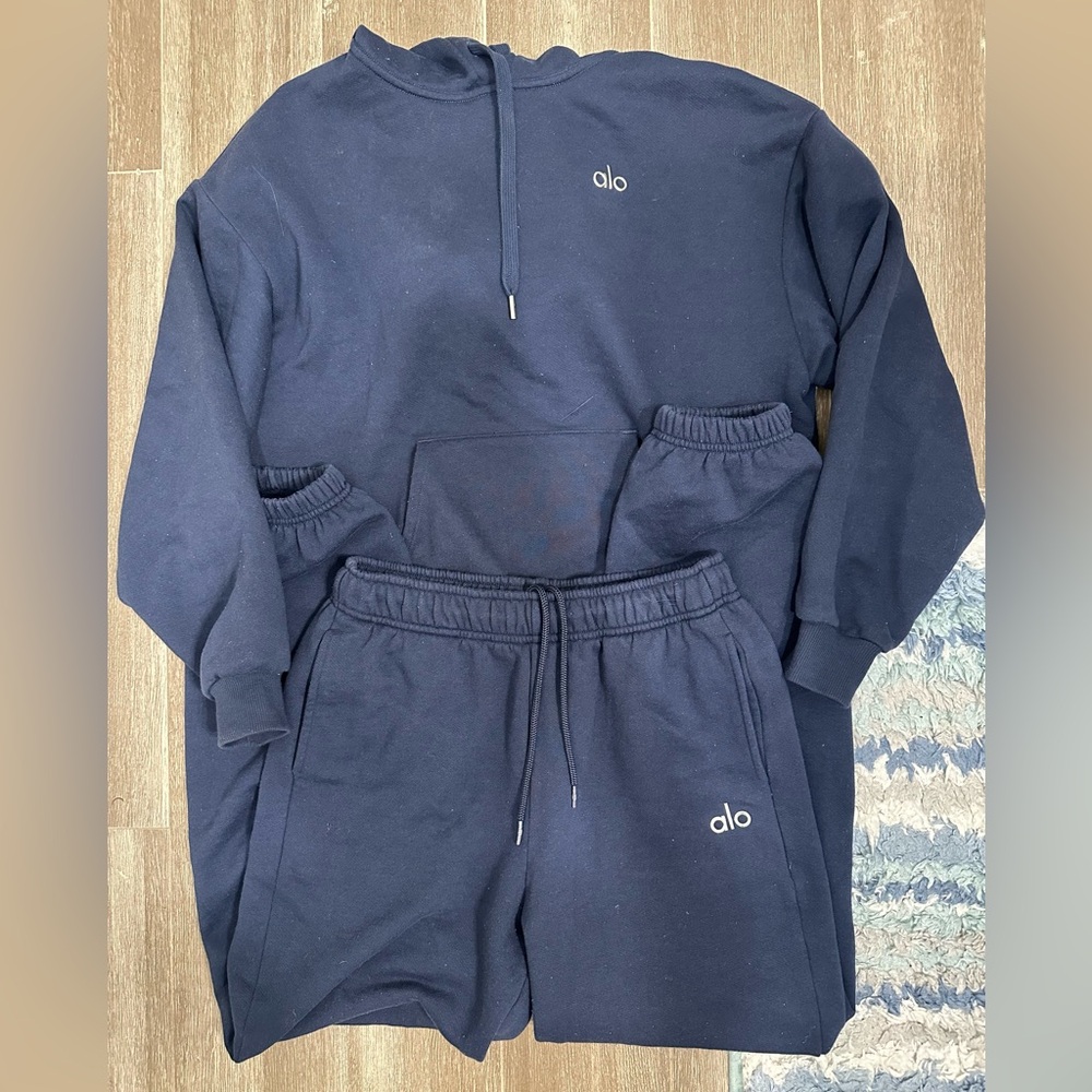 ALO Yoga Navy Sweatshirt and sweatpants set